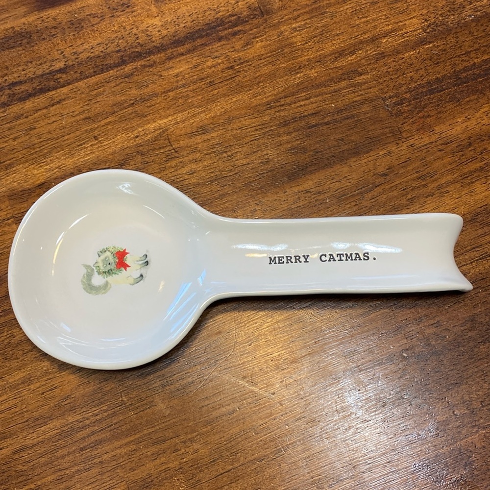3/$15 Cat lovers! Rae Dunn “Merry Catmas” spoon rest